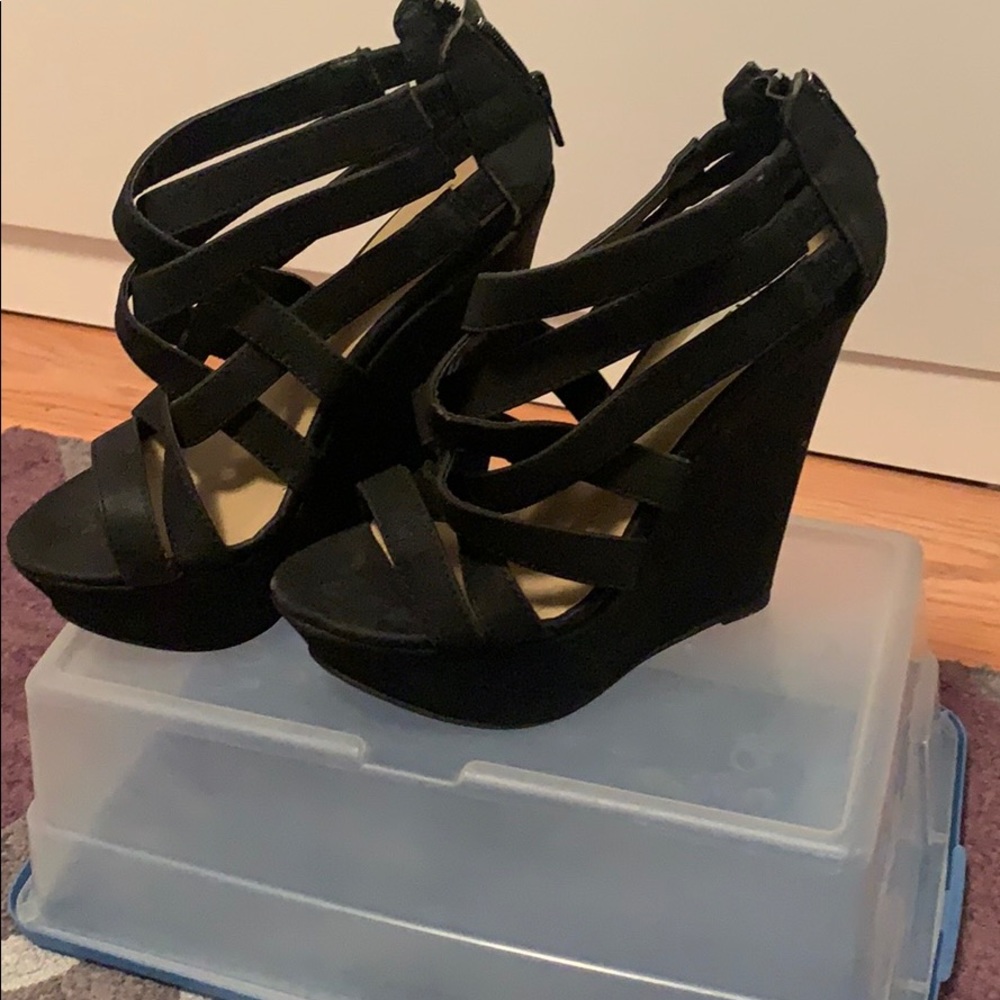 Black wedges